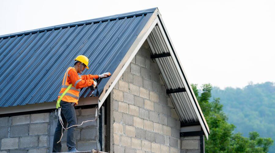 Professional gutter cleaning in Alton, KS
